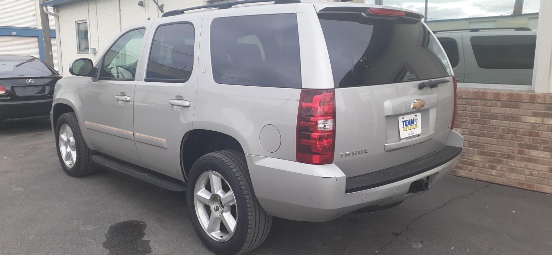 2007 Chevrolet Tahoe LS 4WD (1GNFK130X7J) with an 5.3L V8 OHV 16V FFV engine, 4-Speed Automatic Overdrive transmission, located at 2015 Cambell Street, Rapid City, SD, 57701, (605) 342-8326, 44.066433, -103.191772 - Photo#2